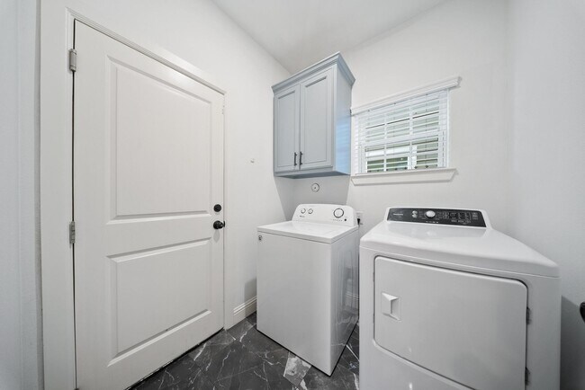 Building Photo - 4004 Weslow St