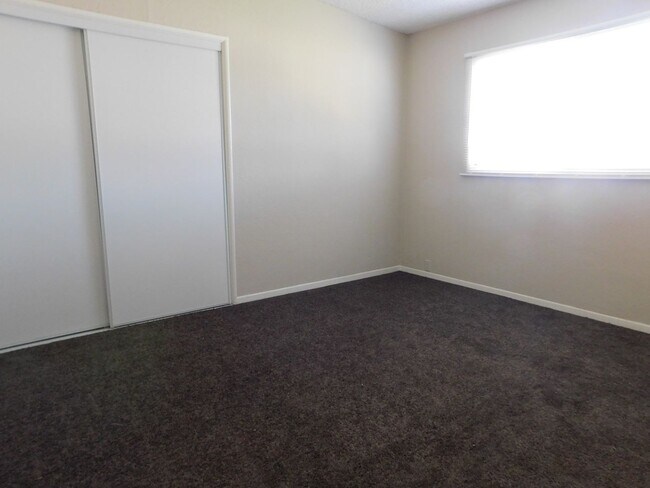 Building Photo - 336 Oasis Dr