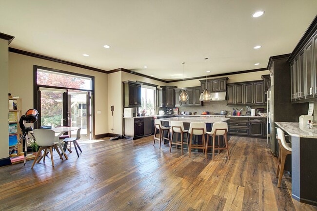Building Photo - 5Bd/4.5Ba Sammamish Home