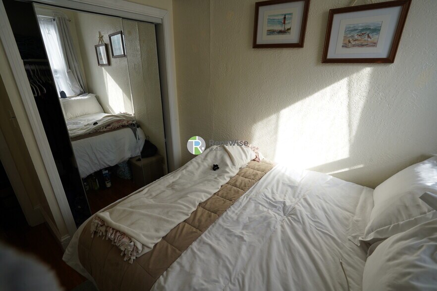 Building Photo - 72 Revere St