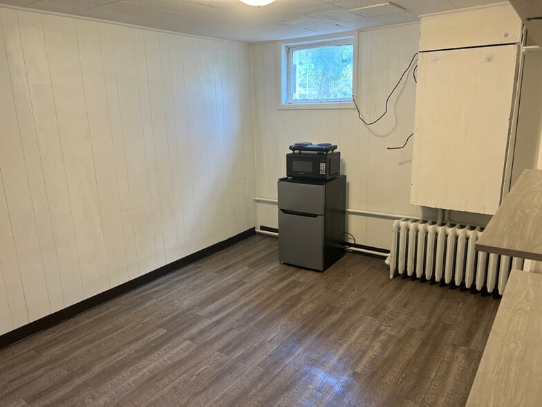 Building Photo - 1221 10th Ave N