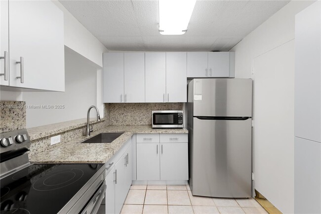 Building Photo - 345 Ocean Dr