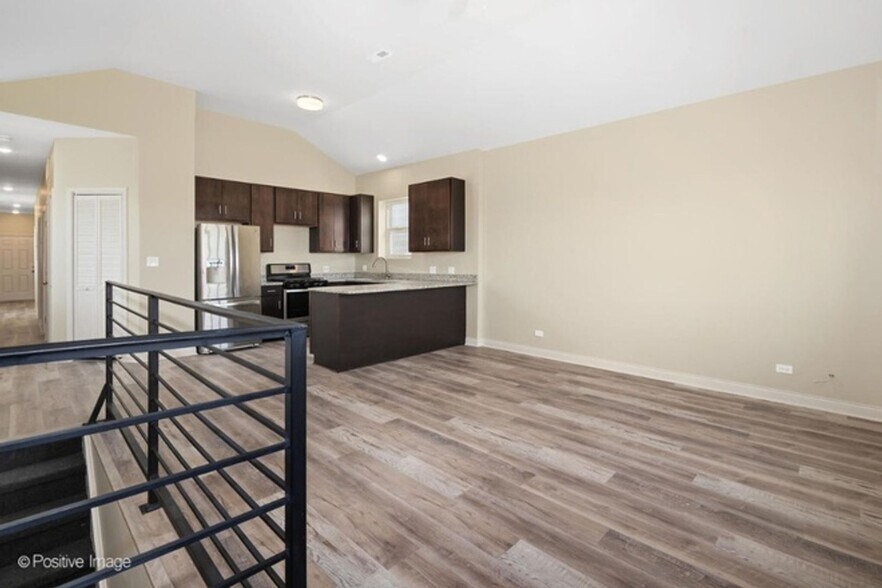 Building Photo - 2855 W Arthington St