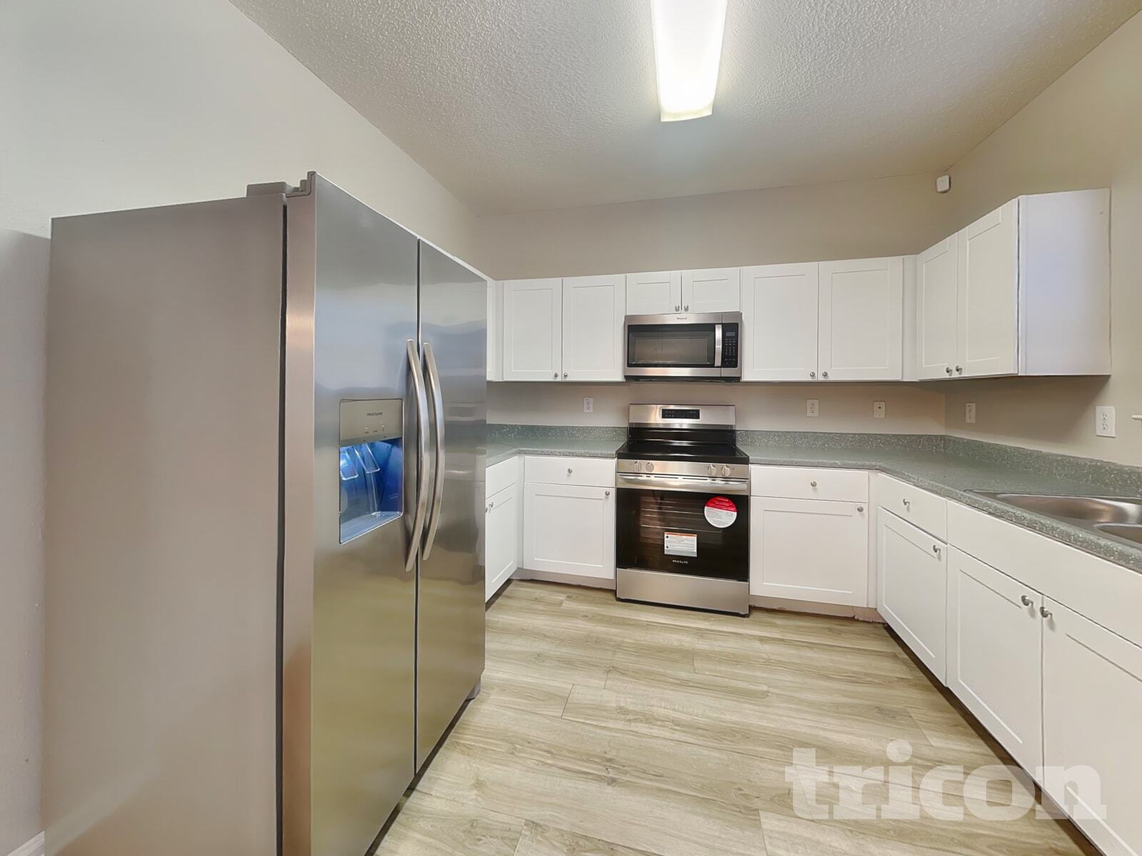 Building Photo - 2000 Farm Hill Ct