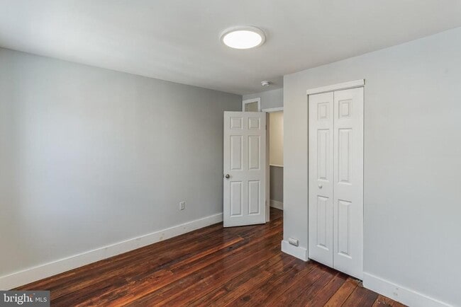 Building Photo - 1514 S Mole St