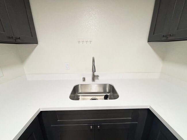 Building Photo - Remodeled Spacious 3BR/2BA Home in Prime Davis Location