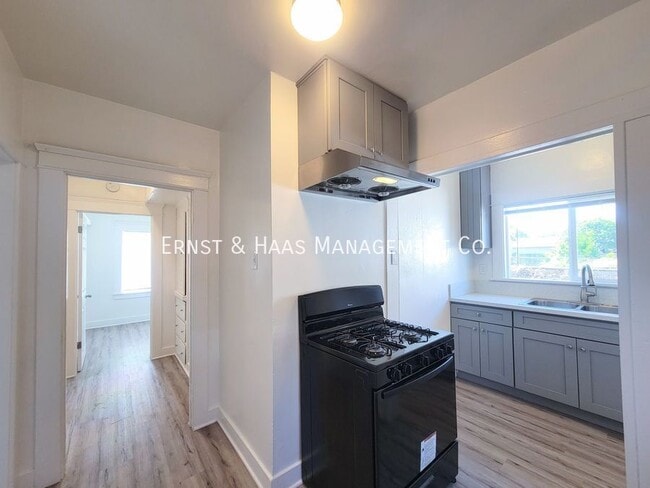 Building Photo - 2068 Linden Ave