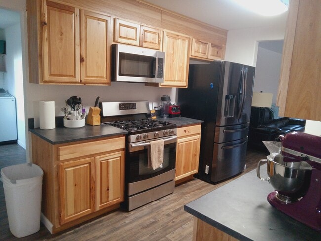 Building Photo - 2400 Richards Ct