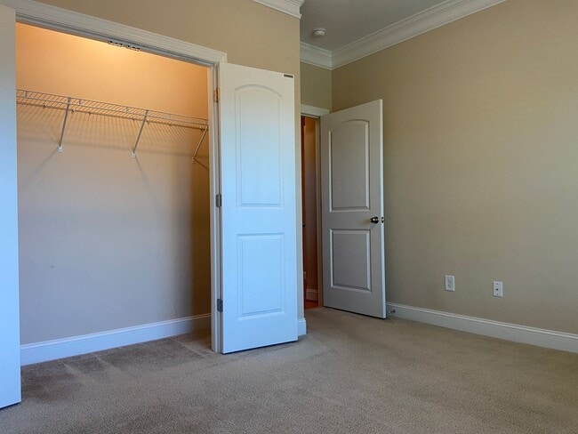 Building Photo - 3 Bedroom, 2 Bathroom One Level Townhome i...