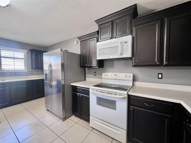 Building Photo - 11110 Revilla Dr