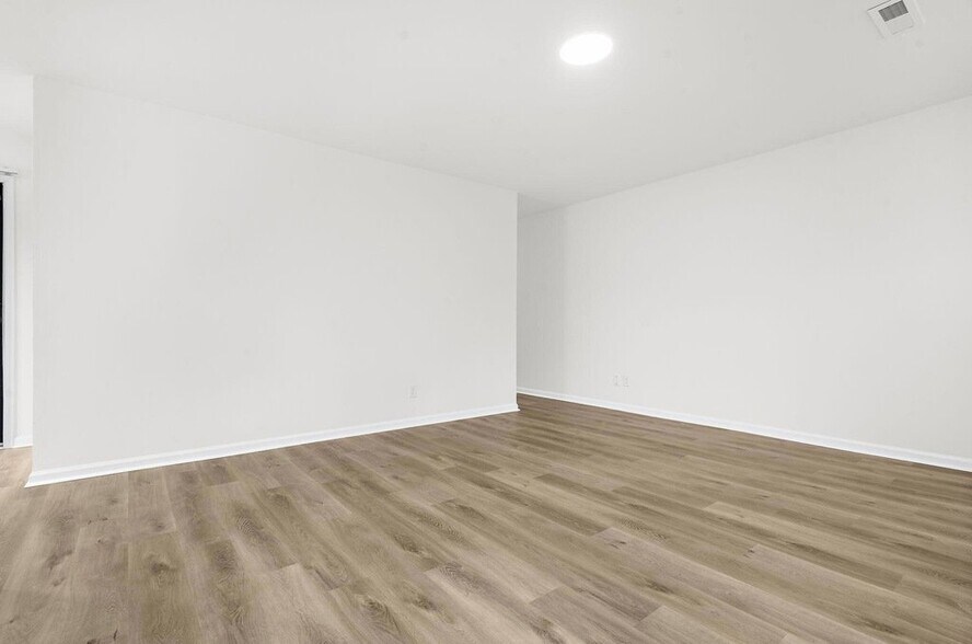 Building Photo - 127 Cedar Grove Dr