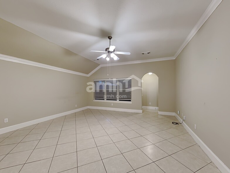 Building Photo - 15831 Collinsville Dr