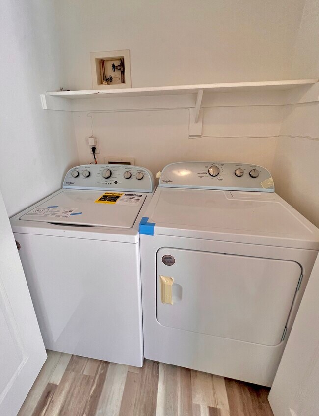 Building Photo - 6223 Cambridge Dr