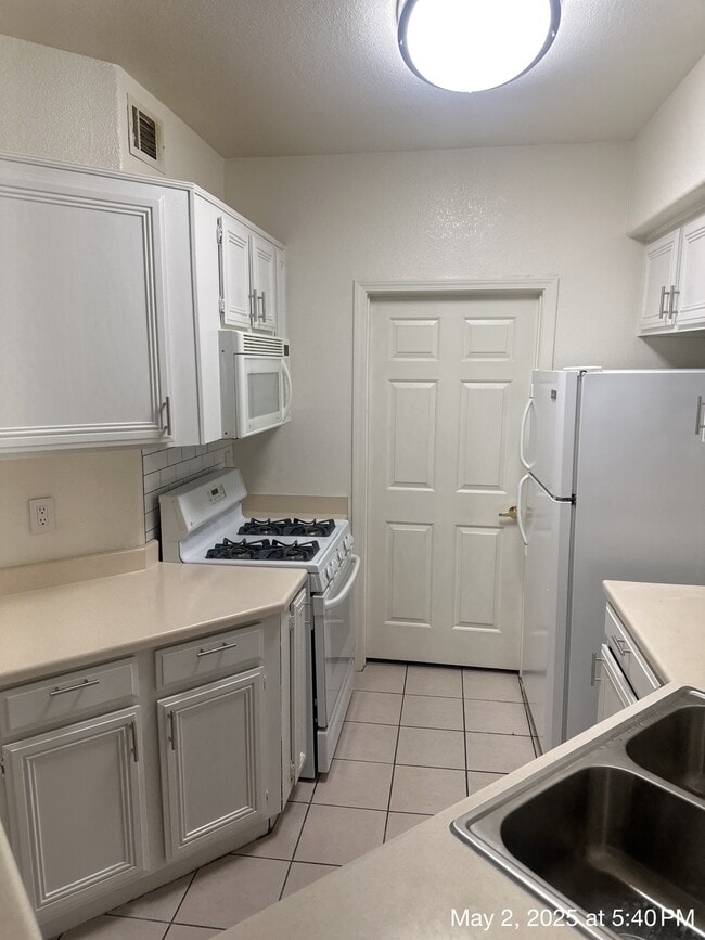 Building Photo - 7119 N Durango Dr