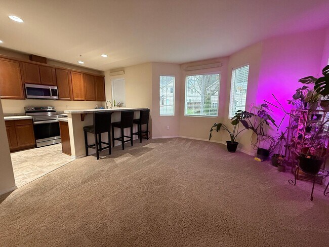 Building Photo - 3 Bedroom DuPont Condo for Rent