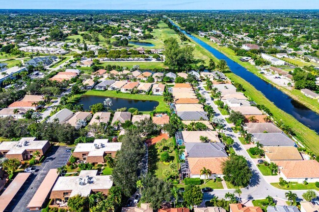 Building Photo - 121 Palm Cir