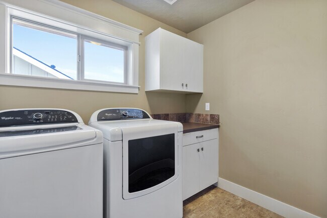 Building Photo - 4300 N Chapala Way