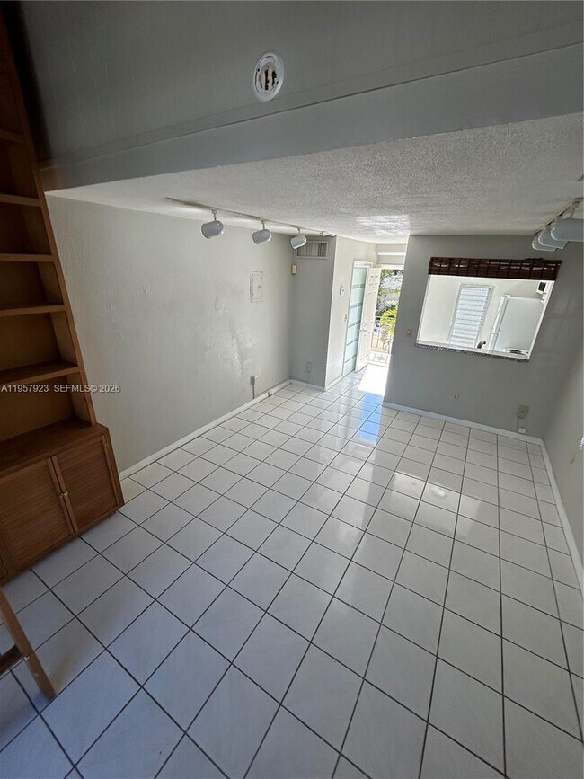 Building Photo - 234 Antiquera Ave