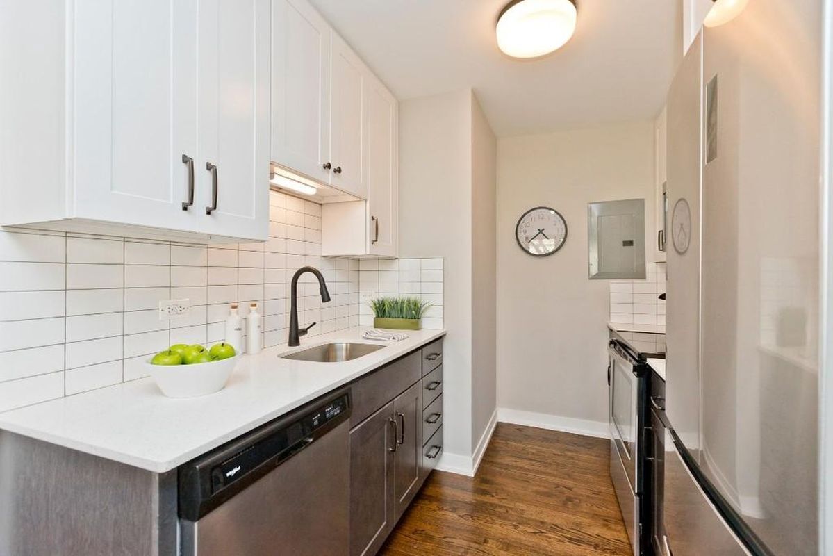 Building Photo - 5536 N Sheridan Rd