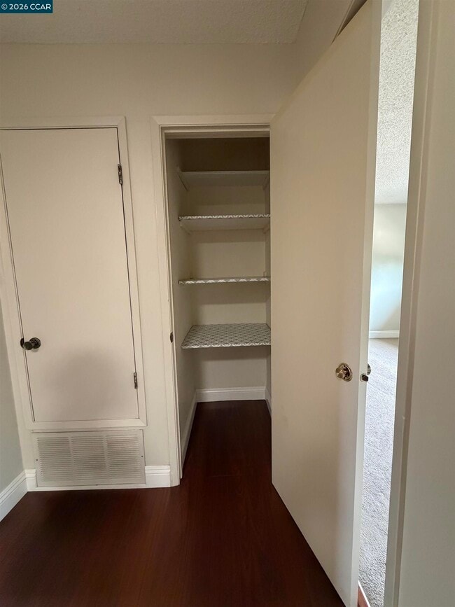 Building Photo - 1209 St Louis Dr