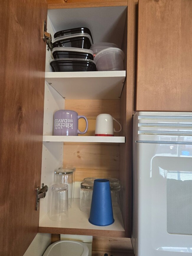 Building Photo - Fully furnished long term rental