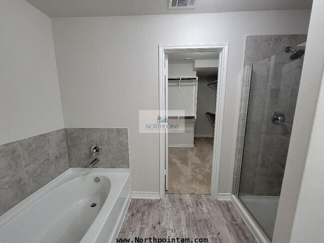 Building Photo - Charming 4 beds 2.5 baths in San Antonio