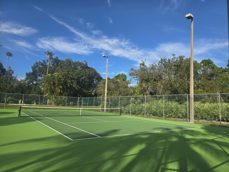 Lighted Tennis Courts - 1455 SW Silver Pine Way