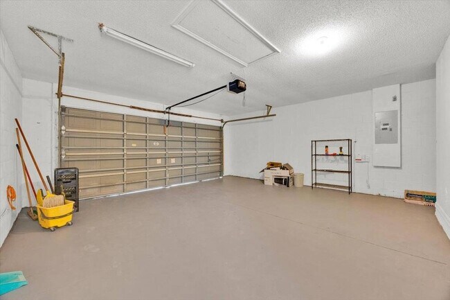 Building Photo - 642 Riggs Cir