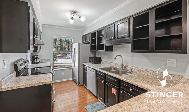 Building Photo - 20 Battery Ln