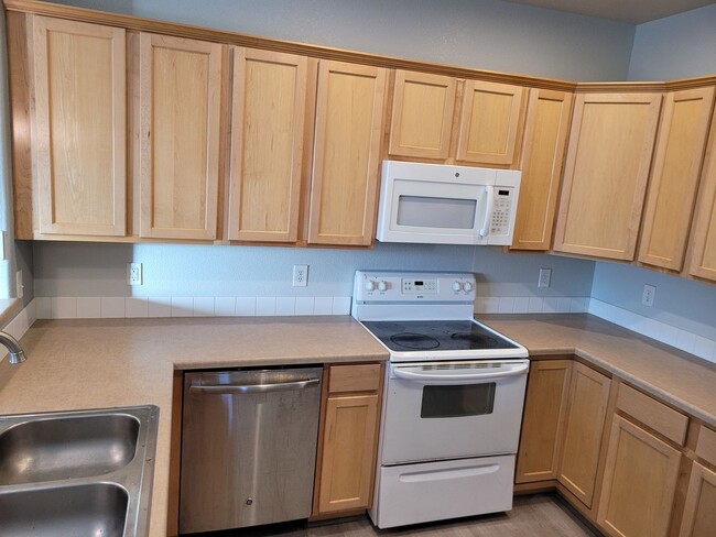 Building Photo - Spacious 2 bed 2 bath condo in S/E Fort Co...