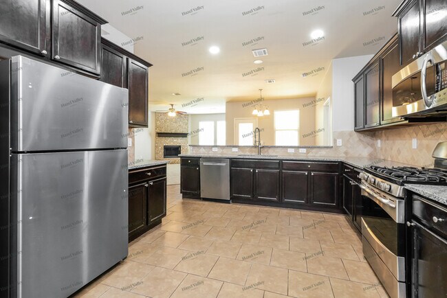 Building Photo - 9704 Squire Ln