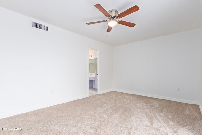Building Photo - 509 E Rimrock Dr