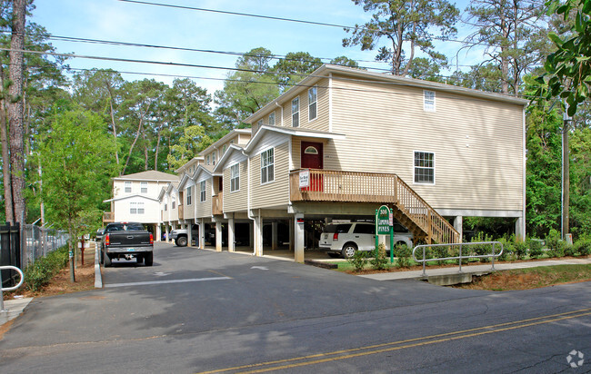 Primary Photo - Lipona Pines