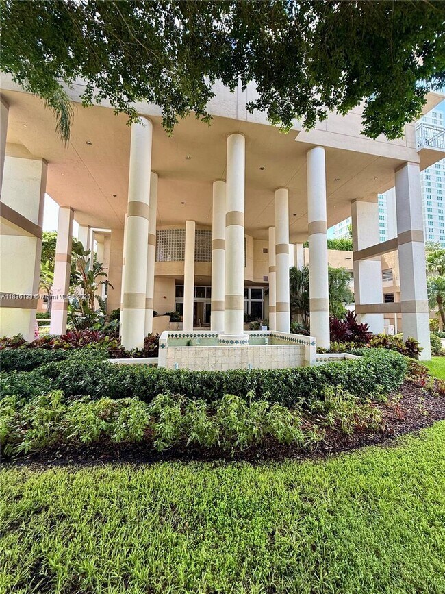 Building Photo - 770 Claughton Island Dr