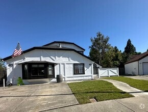 Building Photo - A Stunning desirable 3 Bedroom and 2.5 Bat...