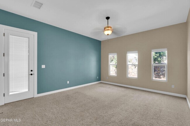Building Photo - 5648 Valley Oak Dr