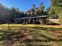 Building Photo - Beautiful updated 4 Bedroom, 3 Bath Ranch ...