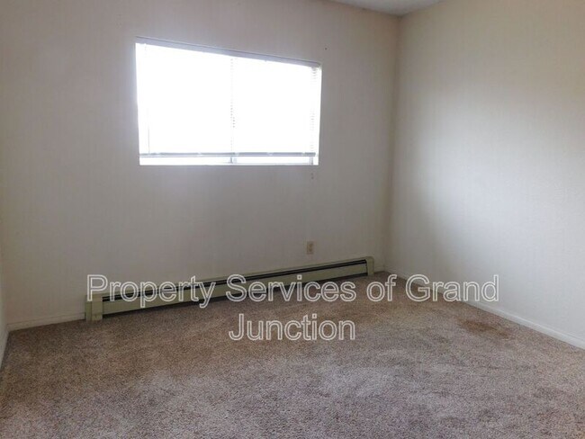 Building Photo - 805 E Cedar Ct