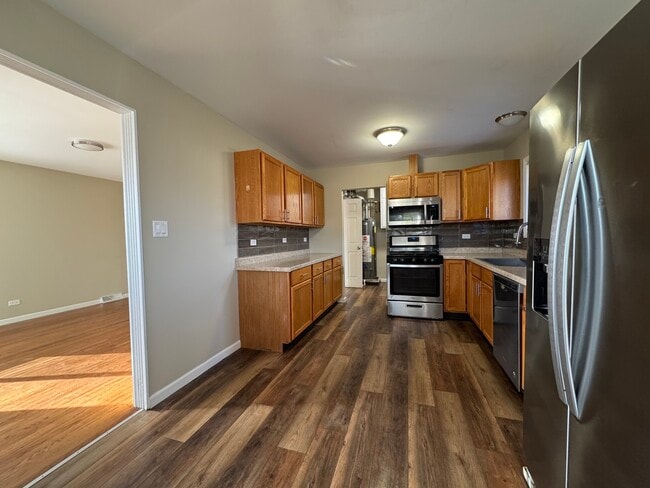 Building Photo - 7838 W 73rd Pl