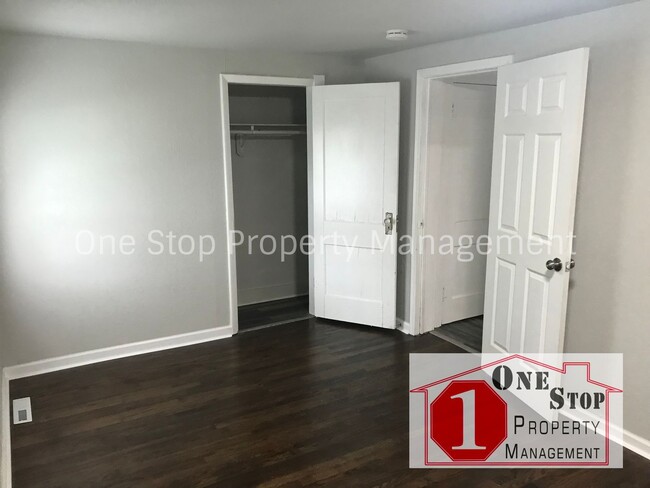 Building Photo - Adorable  Remodeled 3 Bedroom 2 Bathroom C...