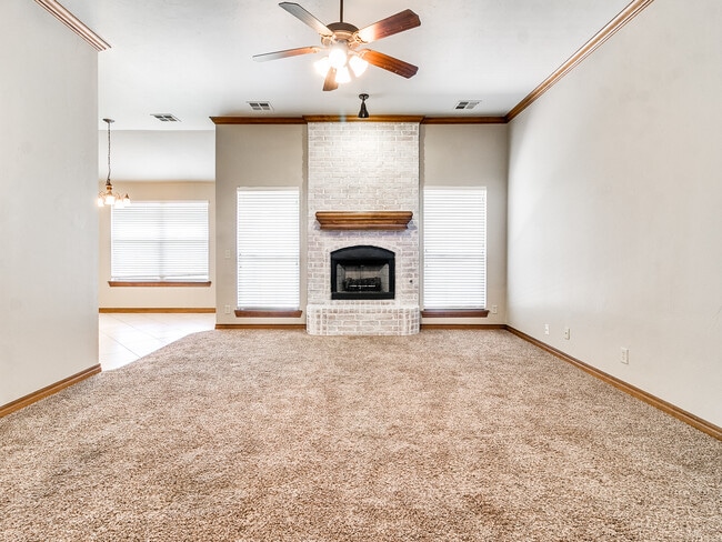 Building Photo - 15609 Traditions Dr