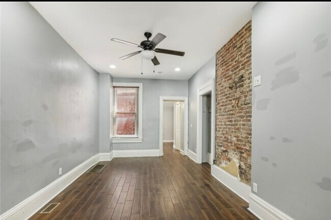 Building Photo - 81 S 16th St