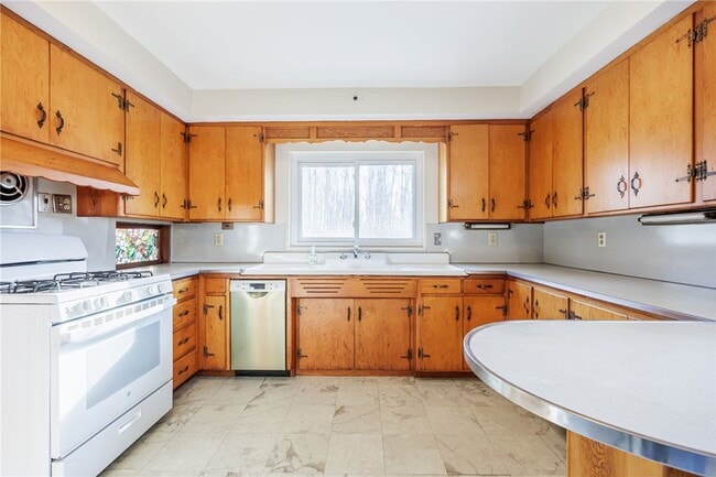 Building Photo - 43 River Meadow Dr