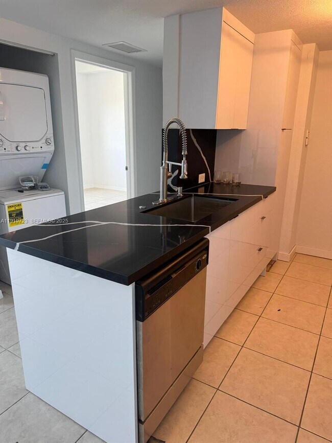 Building Photo - 36 NW 6th Ave