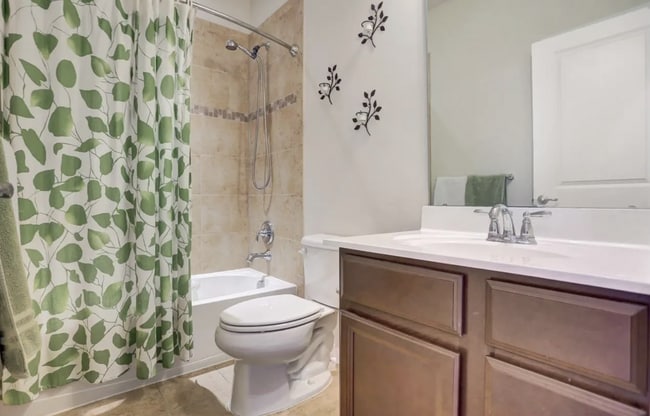 Building Photo - Coming Soon! "Charming 3-Bedroom Townhouse Retreat with Spacious 1960 sq ft Layout in York, PA!"