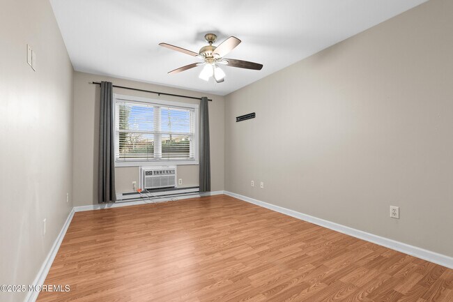 Building Photo - 321-323-323 Shore Dr