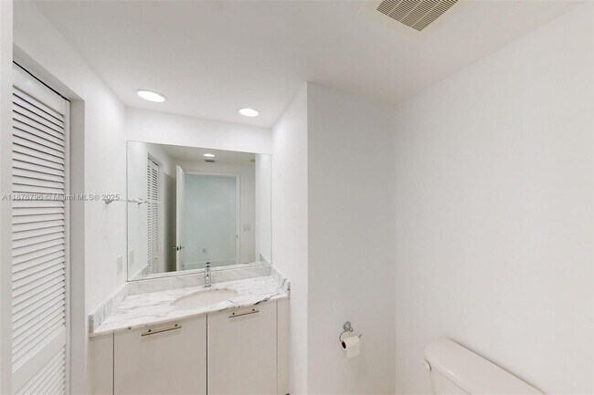 Building Photo - 951 Brickell Ave