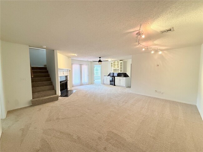 Building Photo - 18033 Broadview Dr