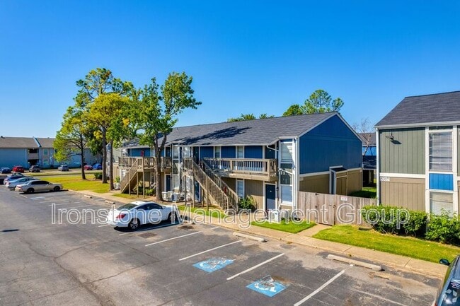 Building Photo - 4639 S Darlington Ave