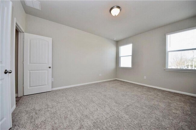 Building Photo - 1701 Logan Dr